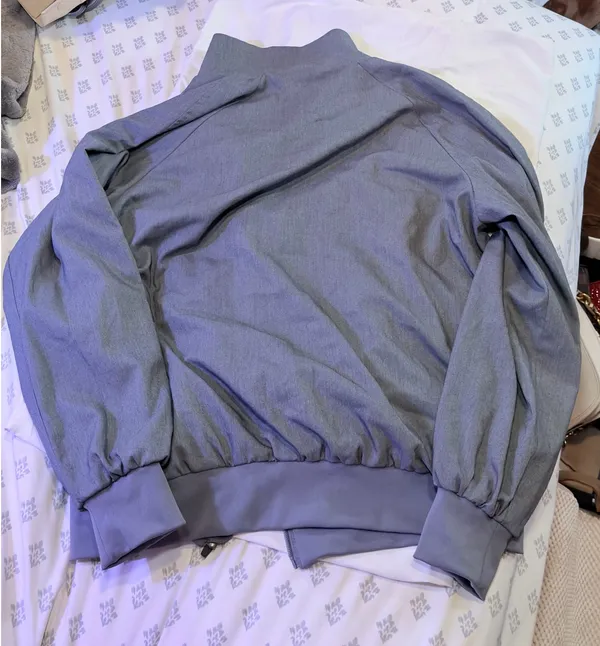 Amazon Heather Grey Zip Up Bomber Scrub Jacket Women’s Medium - Image 2