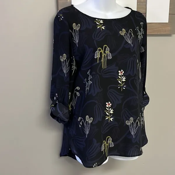 LOFT Black and Navy CrewNeck Floral Long Sleeve Blouse with Side Slits- Medium - Image 8