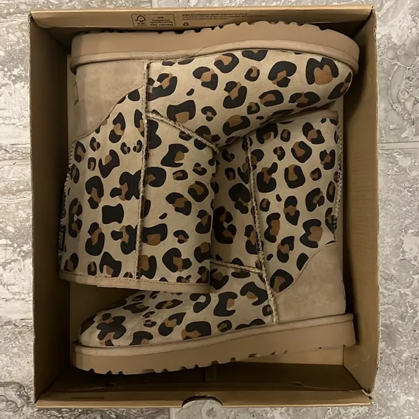 UGG Genuine Sheepskin Lined Leopard Print Boots, Size EU36 US5 New in Box - Image 6