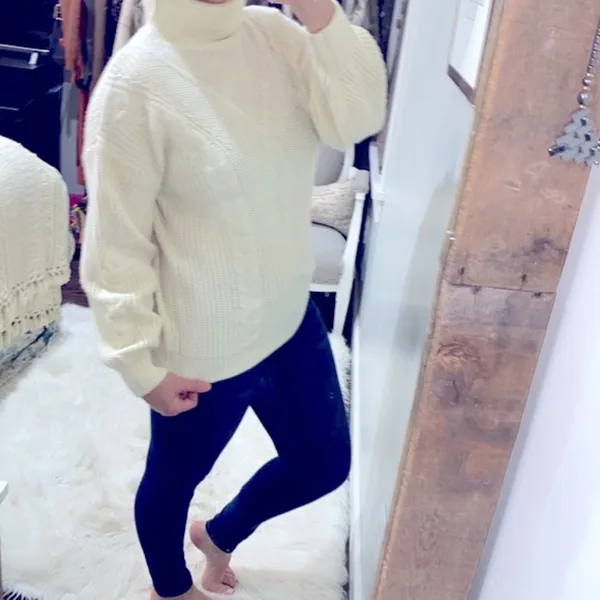 TURTLENECK ivory color cable knit sweater size small oversized - Image 3
