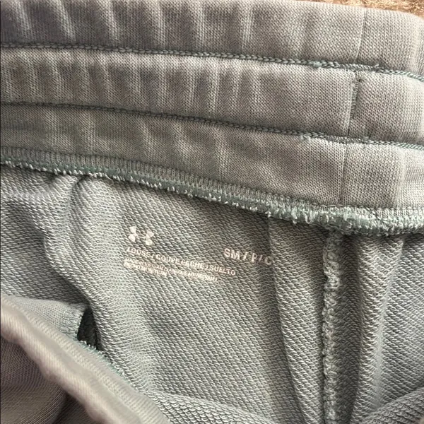 Under Armour Women's Shorts - Image 3