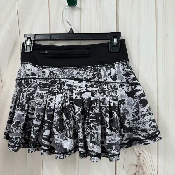 Lululemon Women’s 2 Circuit Breaker Skort Interlaced Alpine Tennis Golf Athletic - Image 2