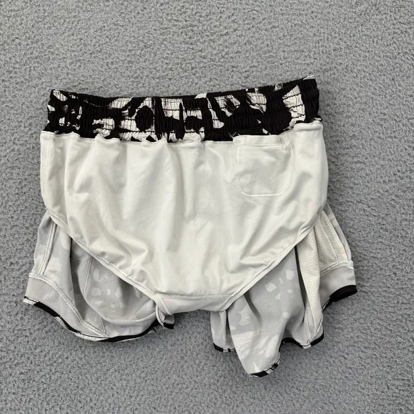 Lululemon Hotty Hot High Rise Shorts 4" Monarch Bloom Athletic Gym Women's 8 - Image 4