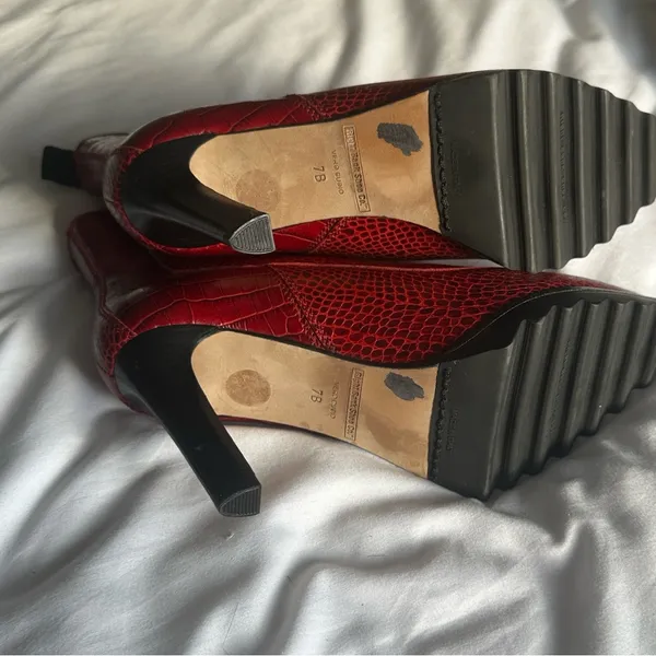 Right Bank Shoes.Red Croc - Image 9