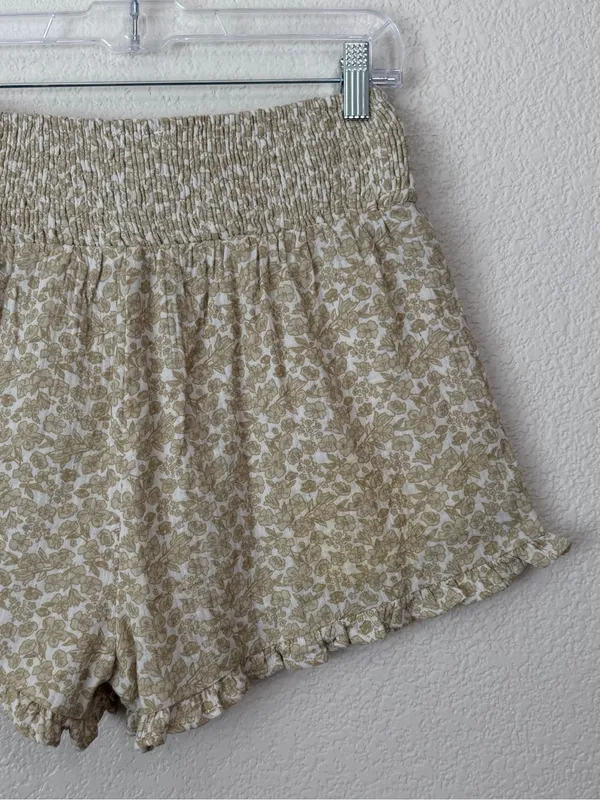 NWOT Entro 100% Cotton Tan Floral Smocked High-Waisted Ruffle Shorts, Sz Small - Image 6