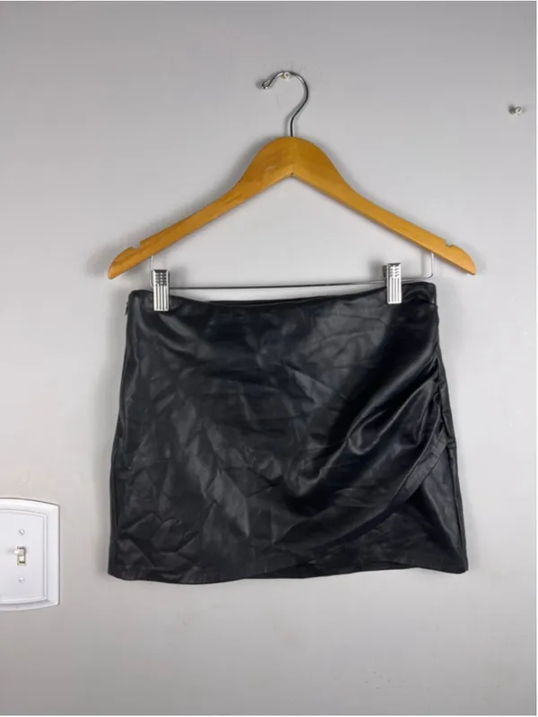 Zara Black Faux Leather Draped Mini Skirt M Vegan Leather Ruched Goth Glam - Image 2