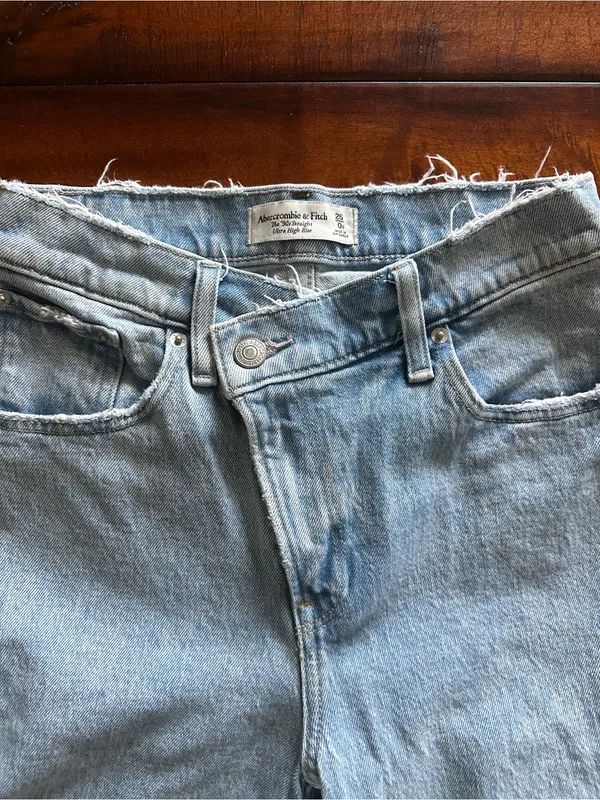 Abercrombie & Fitch Light Blue Straight-Leg Jeans- 90’s Ultra High Rise - Image 2