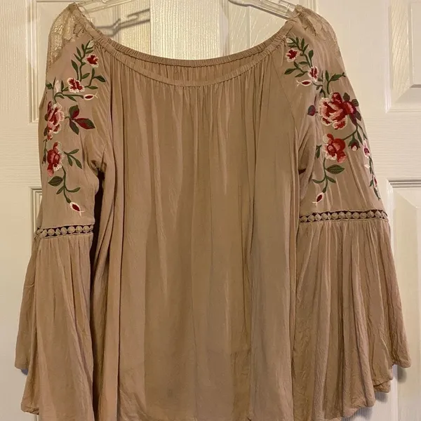 Umgee 3/4 sleeve, off shoulder top. LIKE NEW!! - Image 5