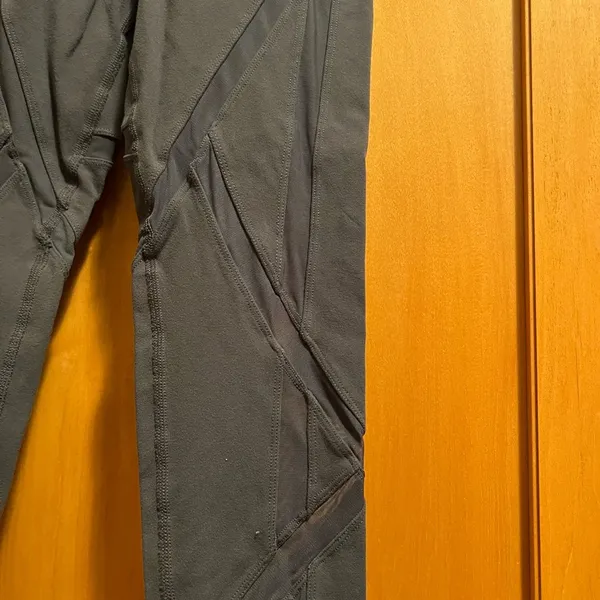 Alo yoga mesh capri legging - grey - Image 2