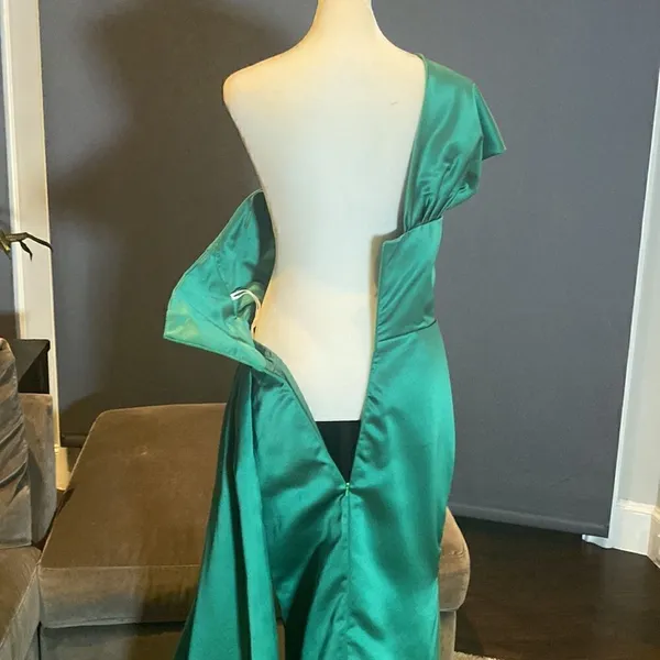 Women’s Green One Shoulder Full Length Mermaid Fit Formal Dress Size 6 - Image 6