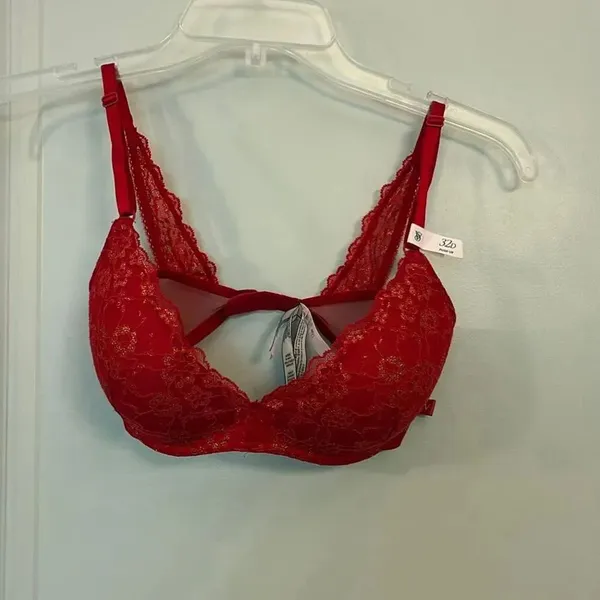 Victoria’s Secret padded no wire push up bra size 32D - Image 2