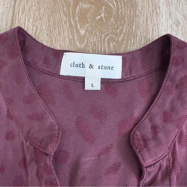 Cloth And Stone Leopard Print Button Down Blouse Burgundy Top Large - Image 3