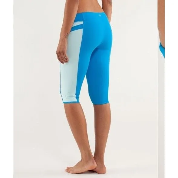 Lululemon Sz 10 Heat It Up Crop Beach Blanket Blue Run Cross Fit Gym Summer Yoga - Image 3