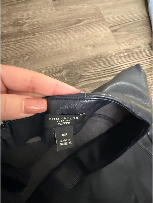 Loft Leather Skirt Faux Navy - Image 7