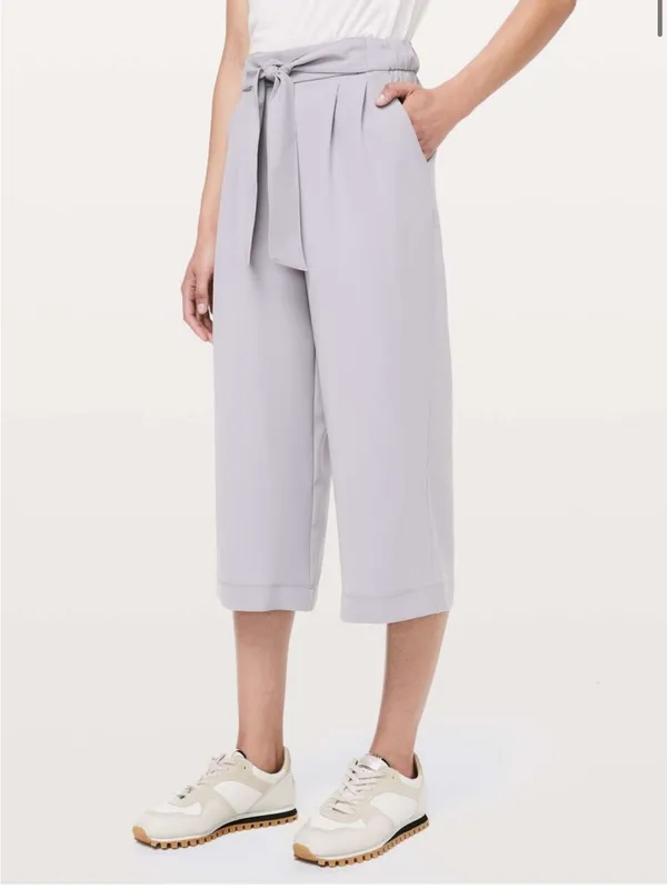 Lululemon Noir Crop pants sz 8 - Image 2