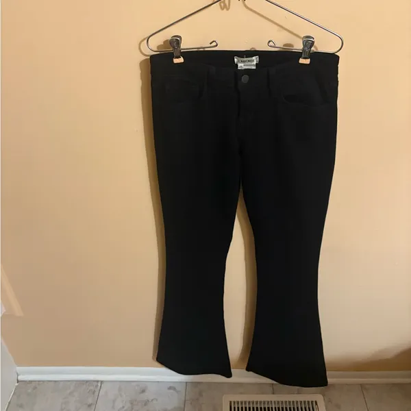 L’Agence Elysee Low Rise Flare Jeans in Noir - Image 3