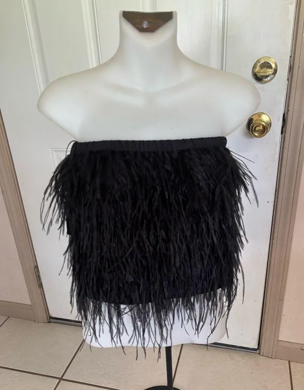 Med Gianni Bini feather skirt set - Image 5