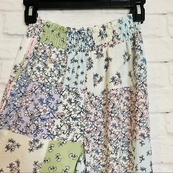 Boutique NEW Floral Patch Pants - Image 6