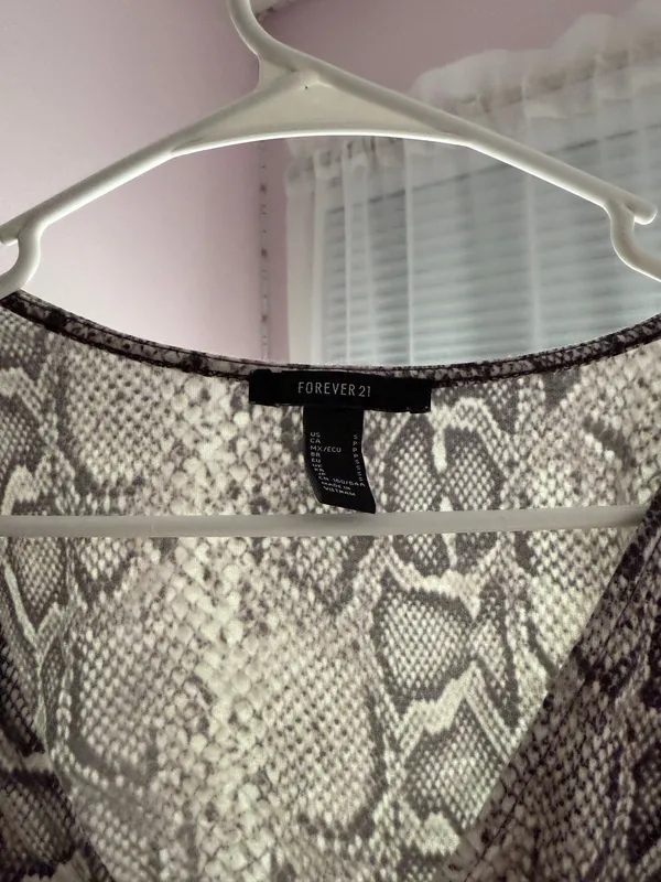 Forever 21 Snakeskin Top Gray - Image 2