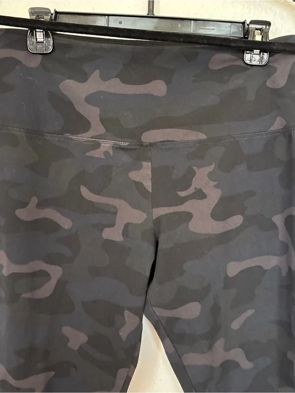 Natural Reflections Black & Grey Camo Leggings - Image 3
