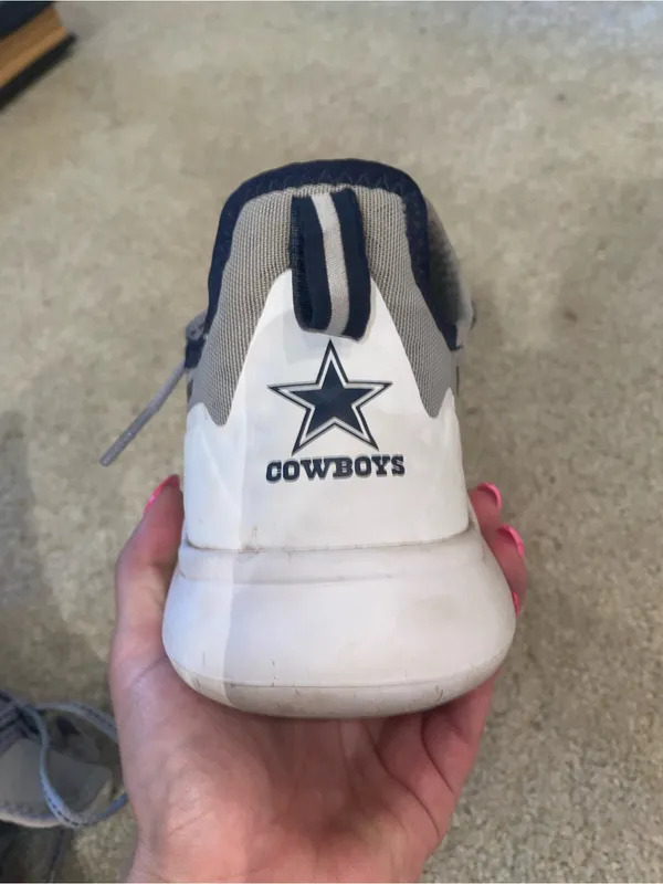 Dallas Cowboys Nike Shoes Size 10 - Image 4