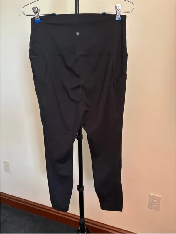 Yogalicious Black High-Waist Pocket Leggings - Image 3