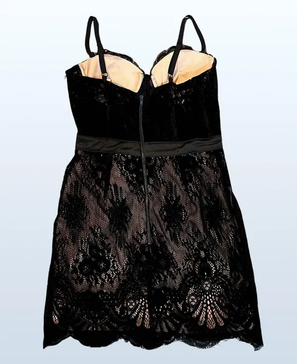 Revolve NWOT x Chrissy Teigen Love By the Moon Lace Corset Mini Dress, Small - Image 6