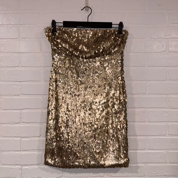 Sparkle & Fade Gold Sequin Strapless Party Dress - Image 2