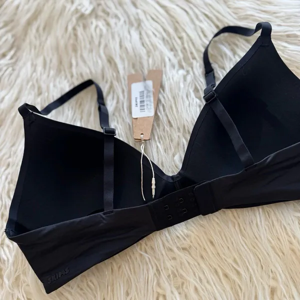 Skims Wireless Form T-shirt Bra Onyx Size 34B - Image 5