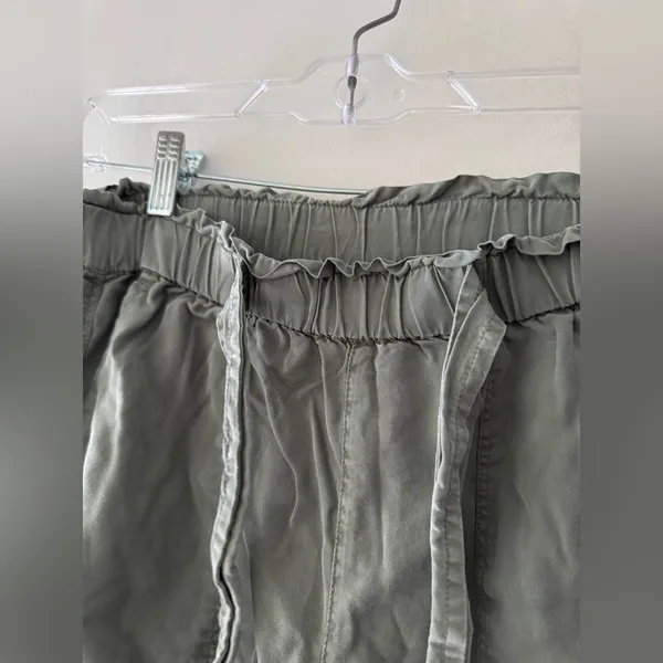 Aerie High Waist Pull On Elastic Waist Shorts Army Green Front Tie Detail‎ - Image 4