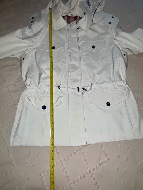 Authentic Burberry Brit White Jacket Women’s Size Large. Nova Check Lining with Detachable Hood. EUC. Only worn a handful of times, very minor wear. Smoke/Pet Free Home. Recently professionally dry-cleaned. - Image 7