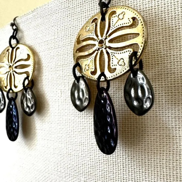Gold tone drop earrings - Image 6