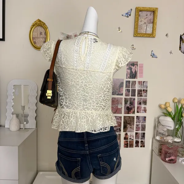 Vintage Bebe Cream Floral Sheer Lace Flutter Sleeve Peplum Top Extra Small XS - Image 5