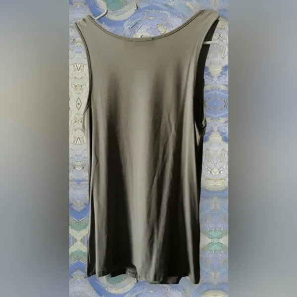 The Limited XS grey ruffle short sleeve cami. Layer under jacket. NWOT - Image 4