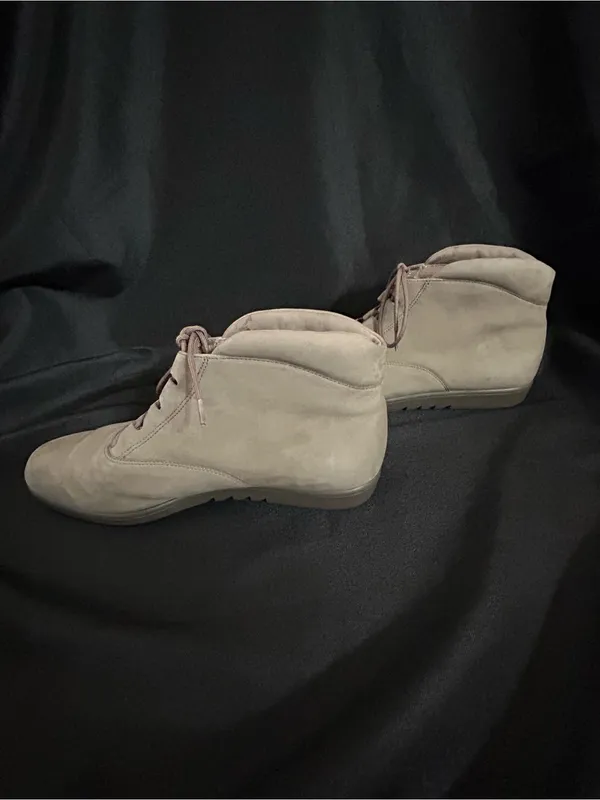 Rockport Women’s Light Grey Suede Look Lace-Up Ankle Boots SZ 7 - Image 3