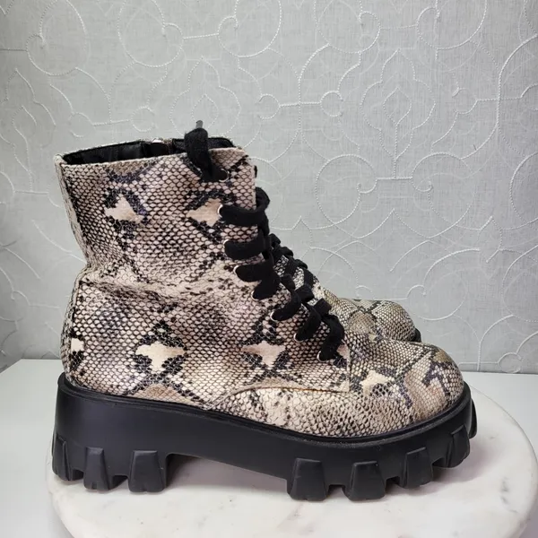 Lemonade Leather Snakeskin Combat Boots Womens 8 Cream Black Chunky Platform - Image 7