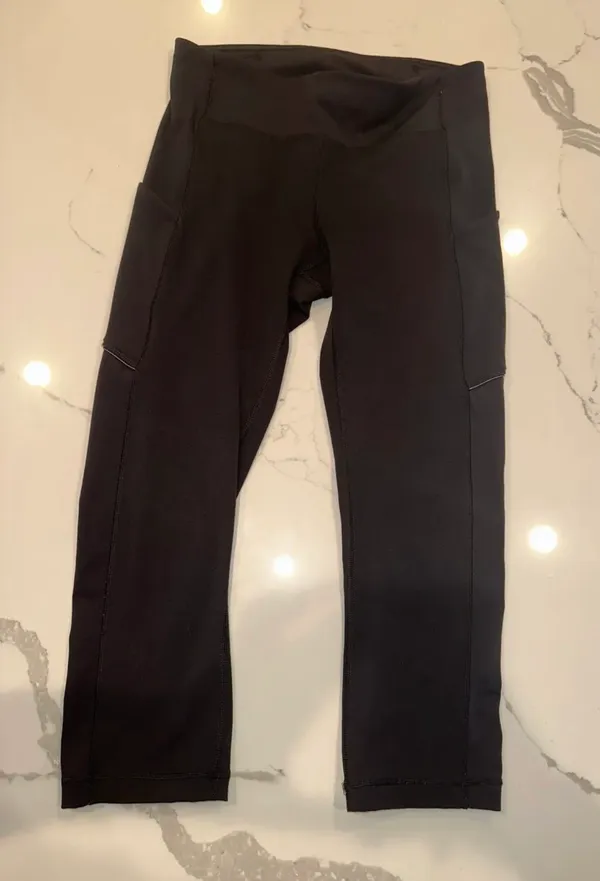  Lululemon Leggings size 6 black - Image 2