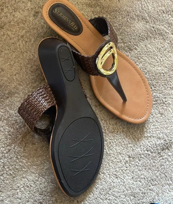 Womens St. Johns Bay Brown with Gold Accent Sandels like New - Image 4
