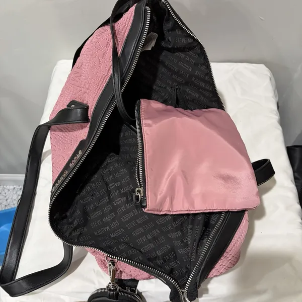 Steve‎ Madden Pink quilted tote Travel bag and detachable crossbody Bag Keychain - Image 7