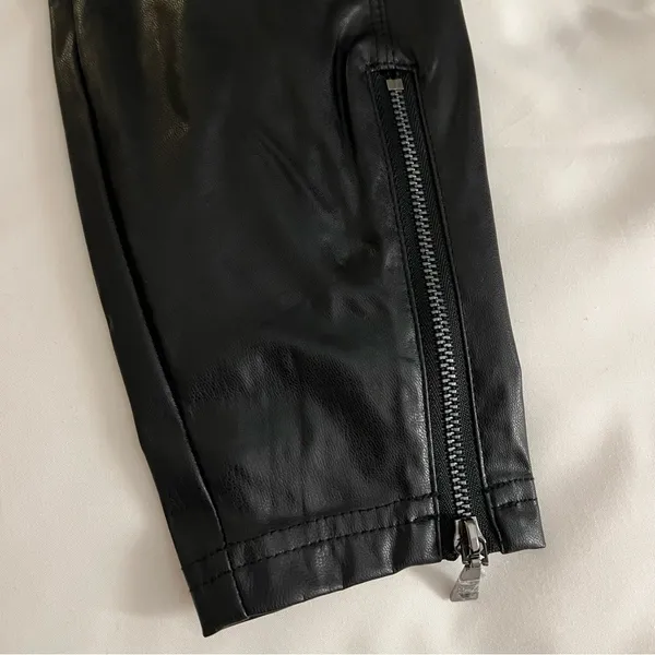 GUESS Women's Soto Pu Black Faux Leather Skinny Pants Size 0 NWT - Image 4