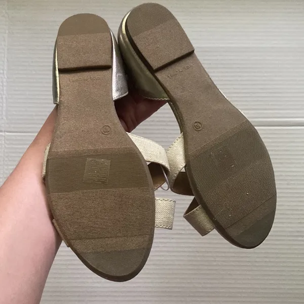 NWT Gap women’s gold open toe fabric leather slide shoes, size 10 - Image 5
