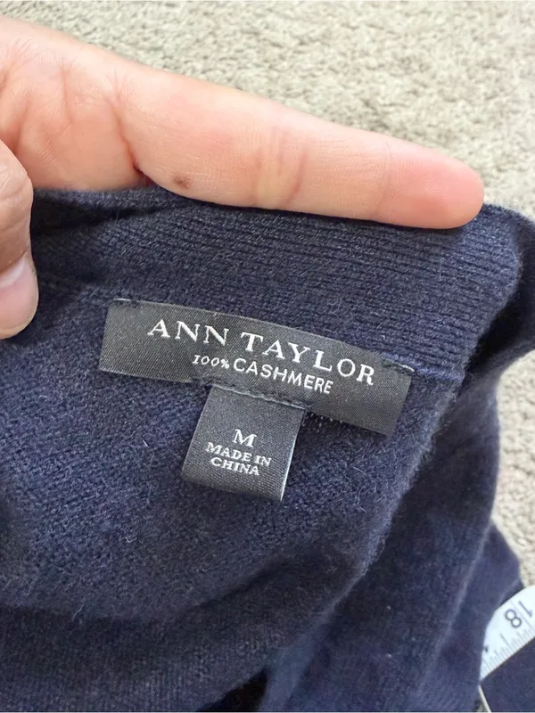 Ann Taylor Women’s 100% Cashmere Knit Cardigan Sweater V-Neck in Navy M - Image 9