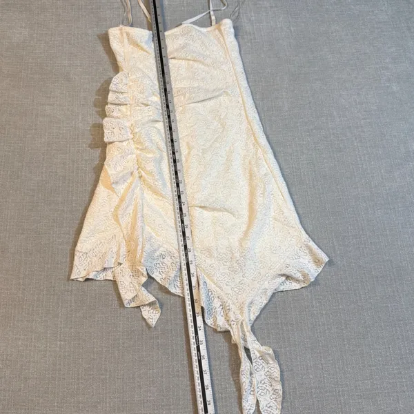 White Lace Ruched Mini Dress‎ Size Large Cream Asymmetrical Ruffle Hanky Hem - Image 7