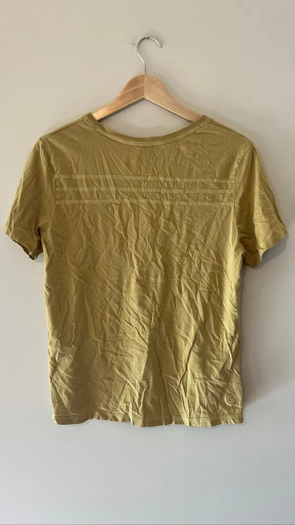 Kühl Women’s Organic Cotton V-Neck Short Sleeve Mustard Yellow Olive Green Top M - Image 3