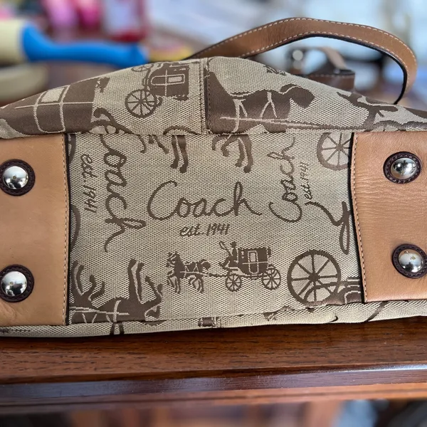 VINTAGE Coach Horse & Carriage brown canvas and leather trim tote bag - Image 15