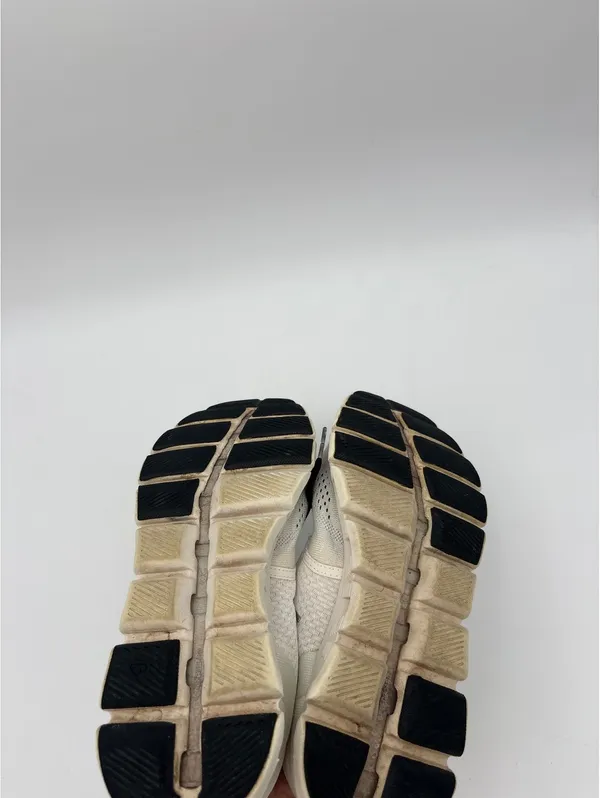On Cloud Woman’s Size 8.5 Running Shoes - Excellent Condition-Running Or Casual - Image 7