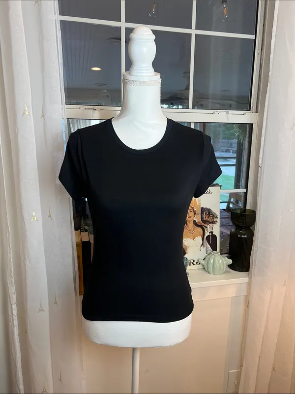 Hollister Black Short Sleeve Crewneck Tee size medium. - Image 2