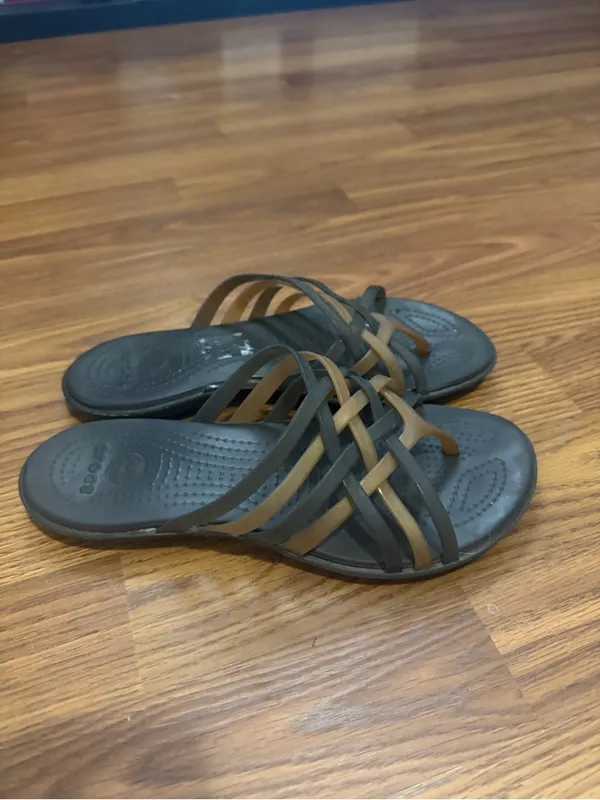 Crocs Huarache Strappy Comfort Outdoor Water Flat sandals 7. - Image 4