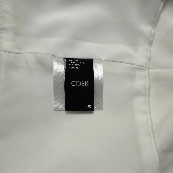 ✨ Cider White V-Neck Zip-Up Crop Top - Size S ✨ - Image 11
