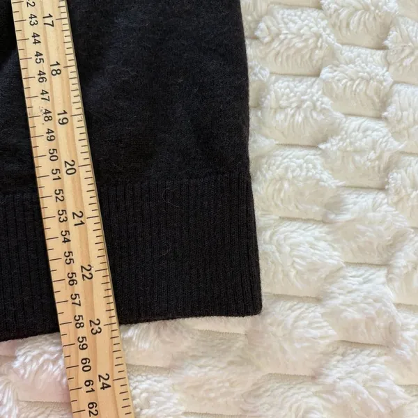 Calvin Klein Extra Fine Italian Merino V-Neck Sweater Size M Black - Image 6
